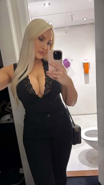 Full leaked Eljonesuk private onlyfans photo